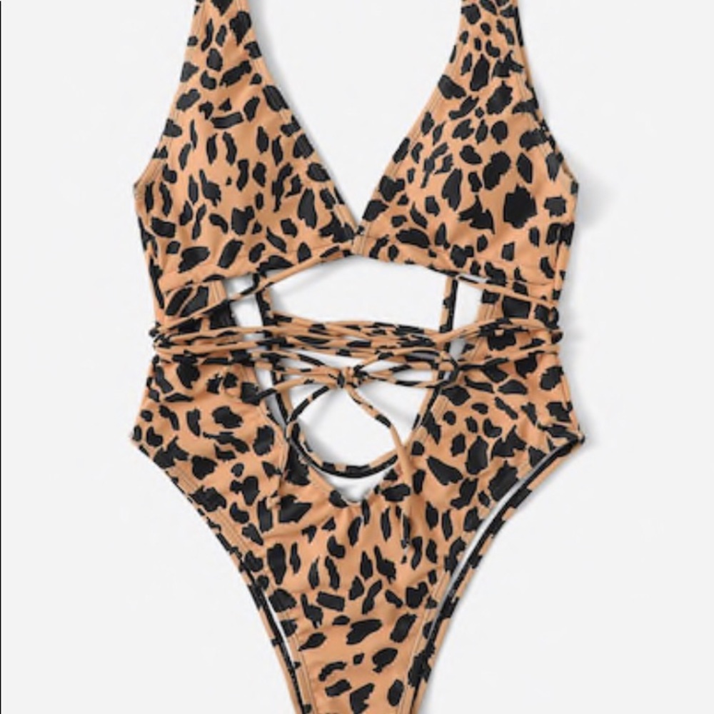 Brad new one piece bathing suit